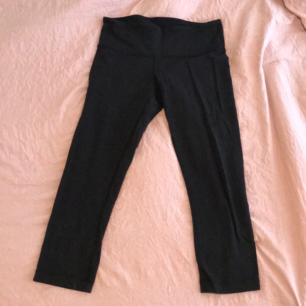 Lululemon size 6 black crop lettings